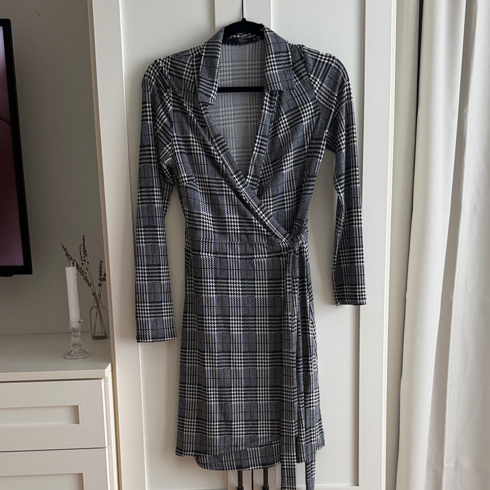 Have Black and White Houndstooth Wrap Dress size Small